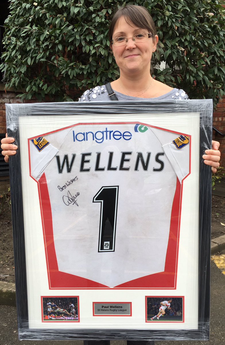 FrameSmart's tweet photo. Another satisfied customer taking delivery of a few prized possessions expertly framed by #Frame #Smart Ltd. Only the best will do. PLZRT https://t.co/CwuqGf4Lwe