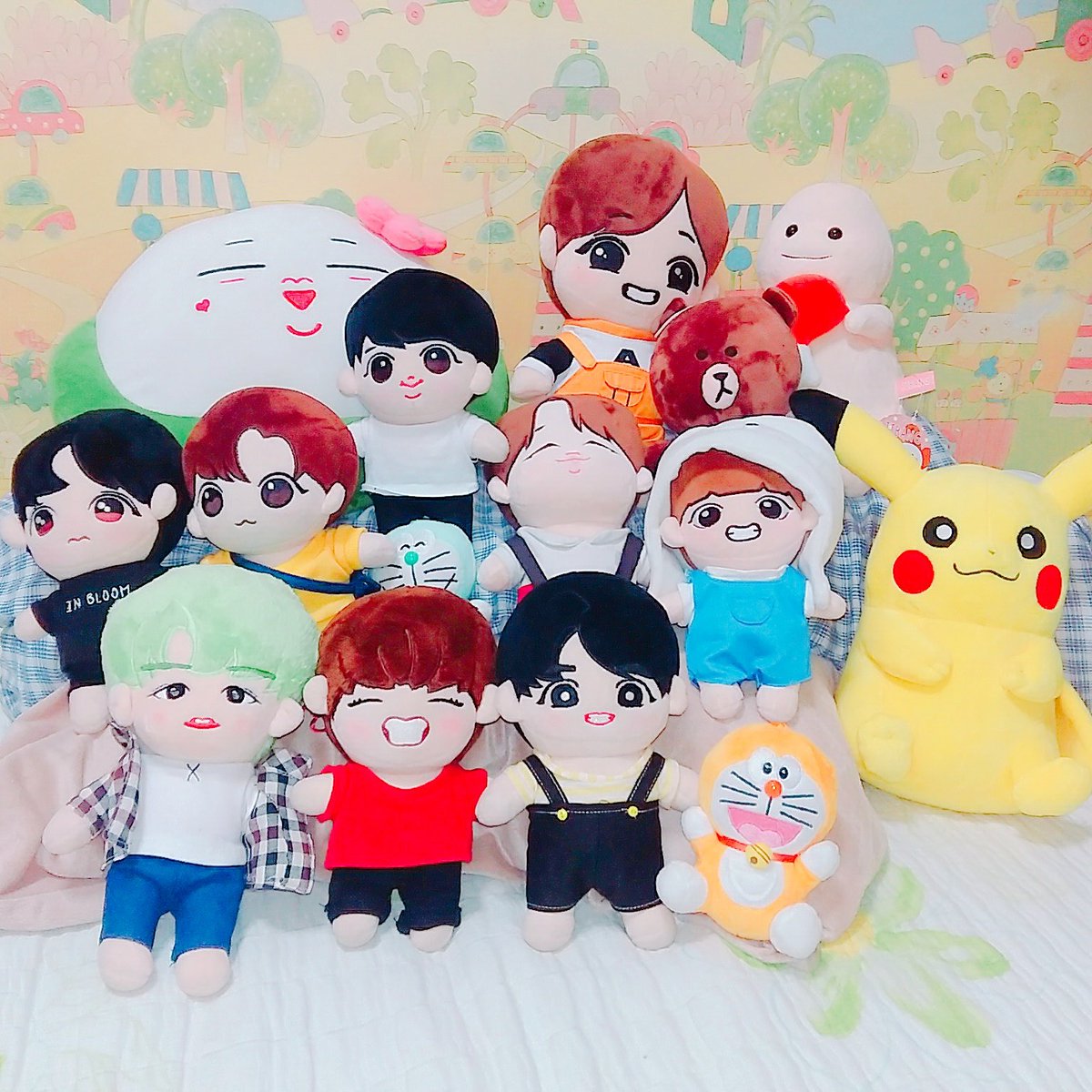 Sinbi_bts's tweet photo. 17.1.19 가족사진💕
(몰래 현생에치여 동결을... 빨리 올게요😻)

#망개침침 #��짹 #브로돌 #햄찐 #코코쿠키 #태봉이 #짐짐돌 # https://t.co/Jc18FPxuza