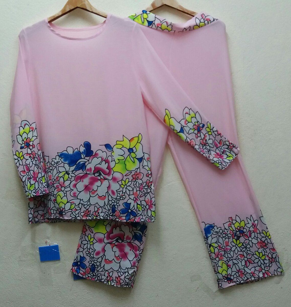 fawrashop's tweet photo. SET FLOWER
RM50
RM8sm | RM12ss
BLOUSE
Material : Buble chiffon 
Free size fit till L #fawrashop 
Dm/ws 017-4978346 https://t.co/FtW6AF7QN8