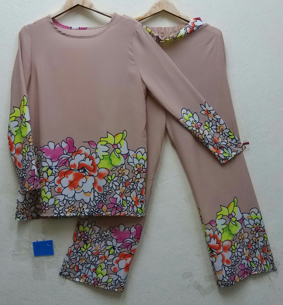 fawrashop's tweet photo. SET FLOWER
RM50
RM8sm | RM12ss
BLOUSE
Material : Buble chiffon 
Free size fit till L #fawrashop 
Dm/ws 017-4978346 https://t.co/FtW6AF7QN8