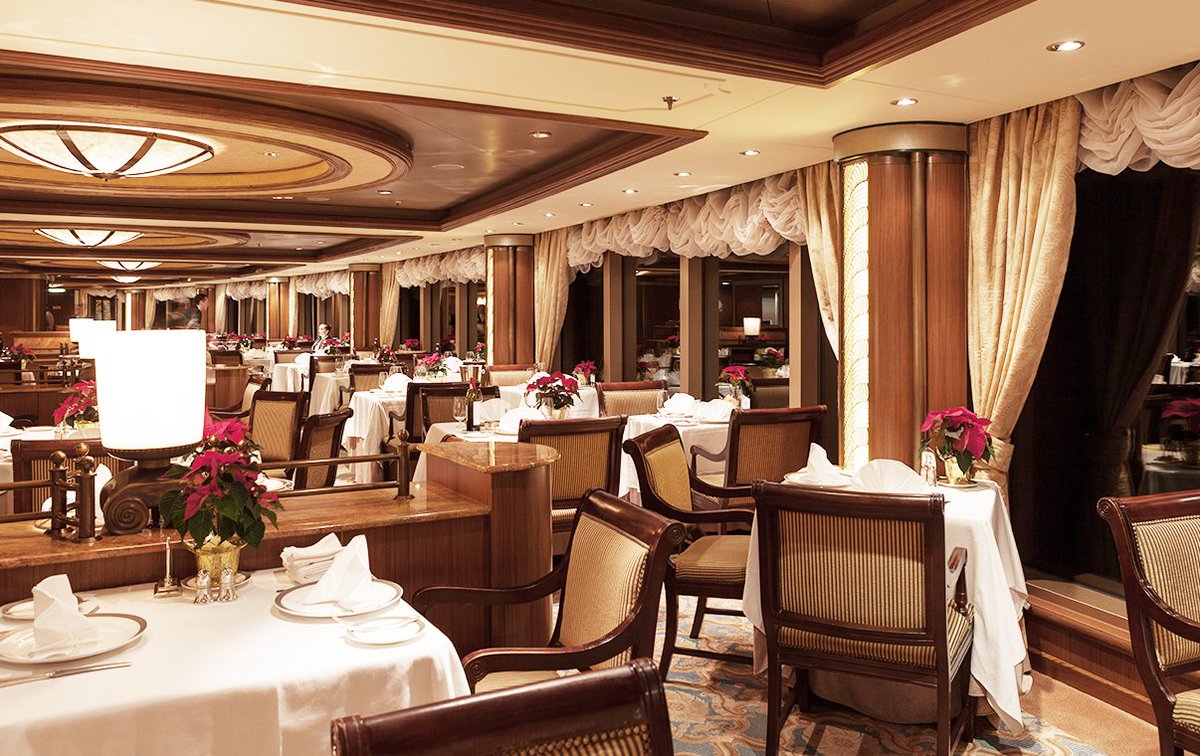 cunardline's tweet photo. Everything you wanted, nothing you expected... Experience lavish, spacious suites &amp; fine dining in our Grill Suites: https://t.co/QDgxWUmGEe https://t.co/7INKGp60pB