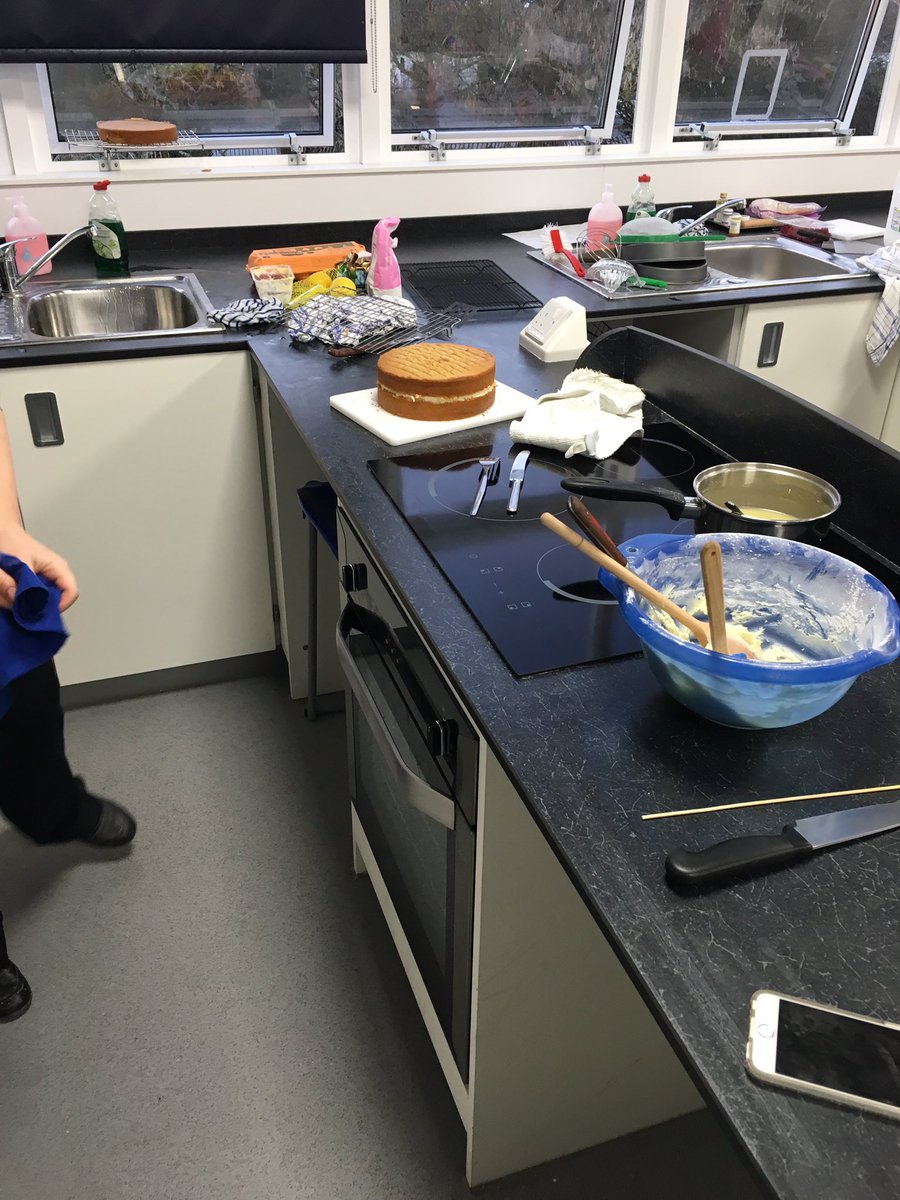 AmsPheonix's tweet photo. Everything is taking shape!! 24 mins to go!! @AshManorSchool @AMSTechnology https://t.co/kWkhIBOf0p