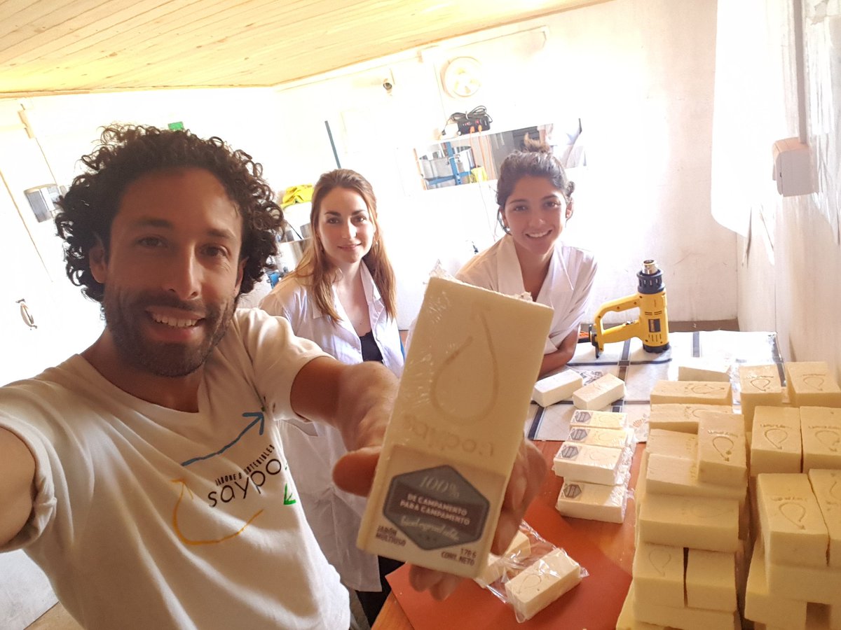 jabonsaypon's tweet photo. Preparando el lanzamiento de @jabonsaypon el sáb28.01 - 18h en cancha El Litre, Camp. Manuel Bustos @diegopizarrosan @SCORTESES @Jump_Chile https://t.co/WfyLV43tbm