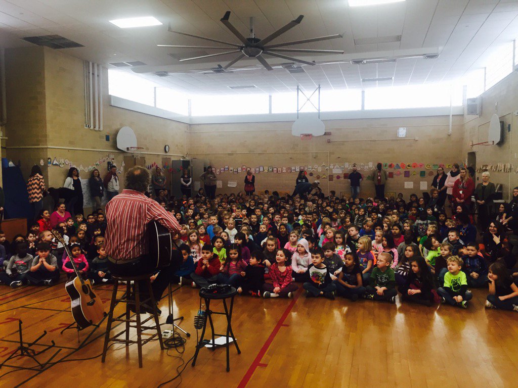 JessicaCabeen's tweet photo. No words...wonderful day at #WoodsonK #beadsononestring https://t.co/lJL5geQTqM