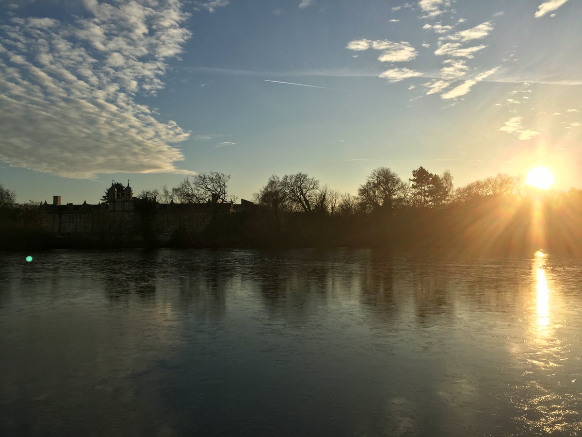 solotuition's tweet photo. Sunset at Epping Forest today. #frozenlake #snaresbrook #E17 #sunset https://t.co/Cw63uD69qO