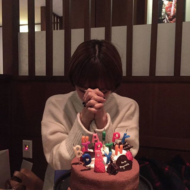 HelloVenusSnaps's tweet photo. [LIME INSTAGRAM] hv_lime: 내 생일이다아아♡
#라임생일 #김혜림생일 #부모님사랑해요 https://t.co/Ga5hHhhbTY #kpopsnaps https://t.co/wYkjd7rvcu