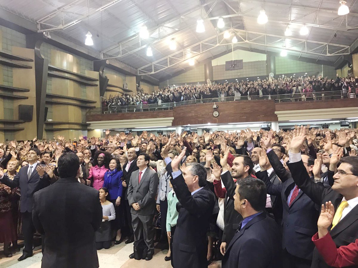 MLPiraquive's tweet photo. Fotos de la visita de la Hermana María Luisa Piraquive a la Iglesia del barrio Las Ferias en Bogotá, Colombia. 17 de Enero de 2017. https://t.co/Z8KRTHjkdz