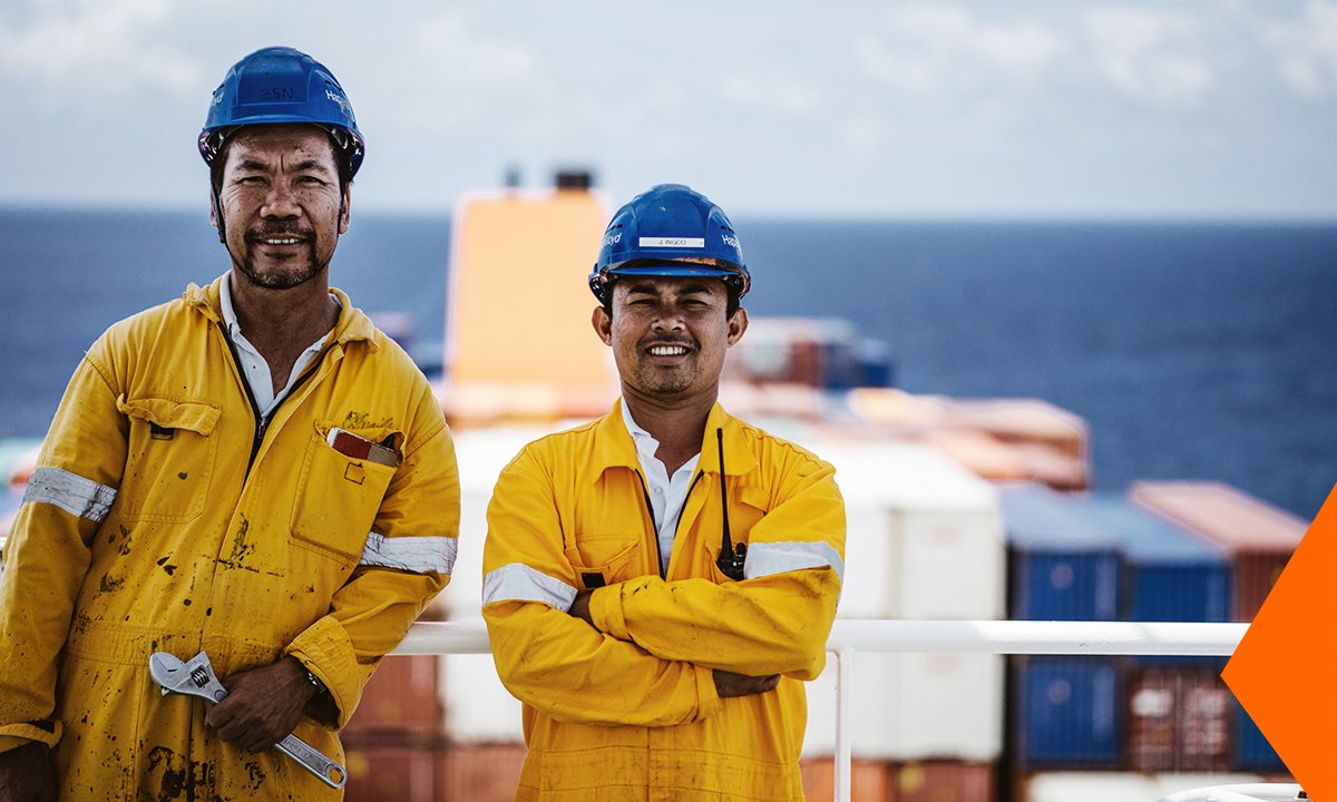 HapagLloydAG's tweet photo. Who does what on board? Find an overview about the #duties of our team on board the #HongKongExpress here: https://t.co/NIyMhoH9Tr https://t.co/JXYHowQkLH