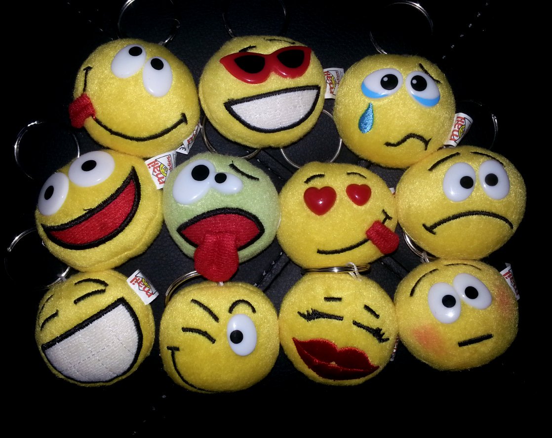 gelukisgoedkoop's tweet photo. Nieuw binnen; #emoticon #sleutelhangers met ieder een eigen geluidje als je erin knijpt https://t.co/sopWM5qY09
