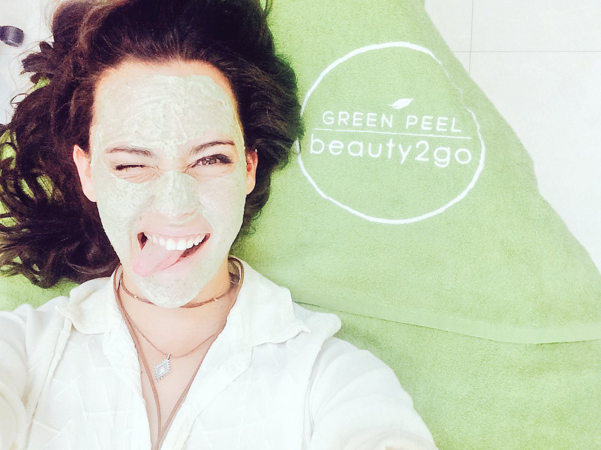 I've gone Green🙏😍🌈 The perfect pick me up! 💚 #GreenPeel <a href="/DrRezaMia/">Dr. Reza Mia</a>