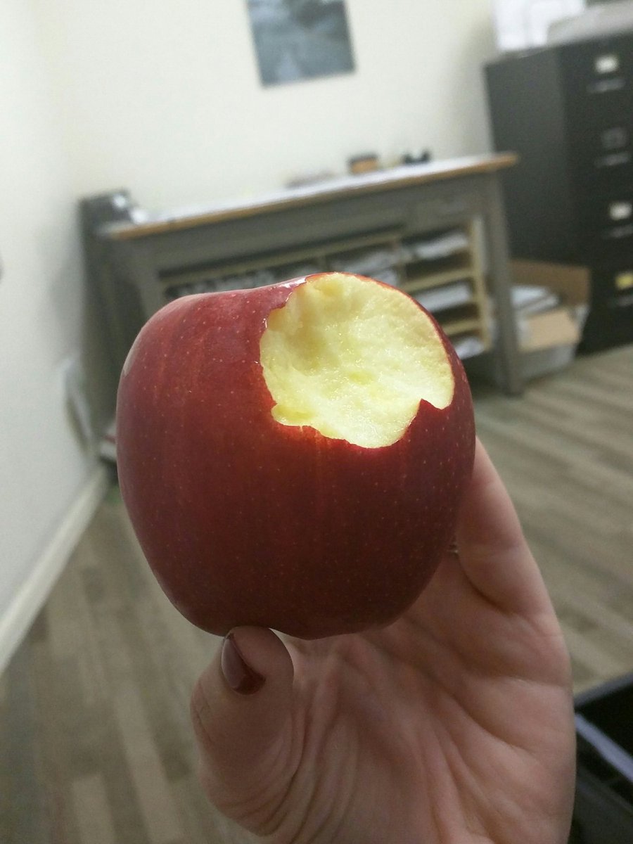BrazenChaosRuns's tweet photo. @Costco I bought apples yesterday at your Miami Lakes branch in South Florida and they taste like chemicals, even after removing the peel.🙁 https://t.co/Z8pRc3XyI5