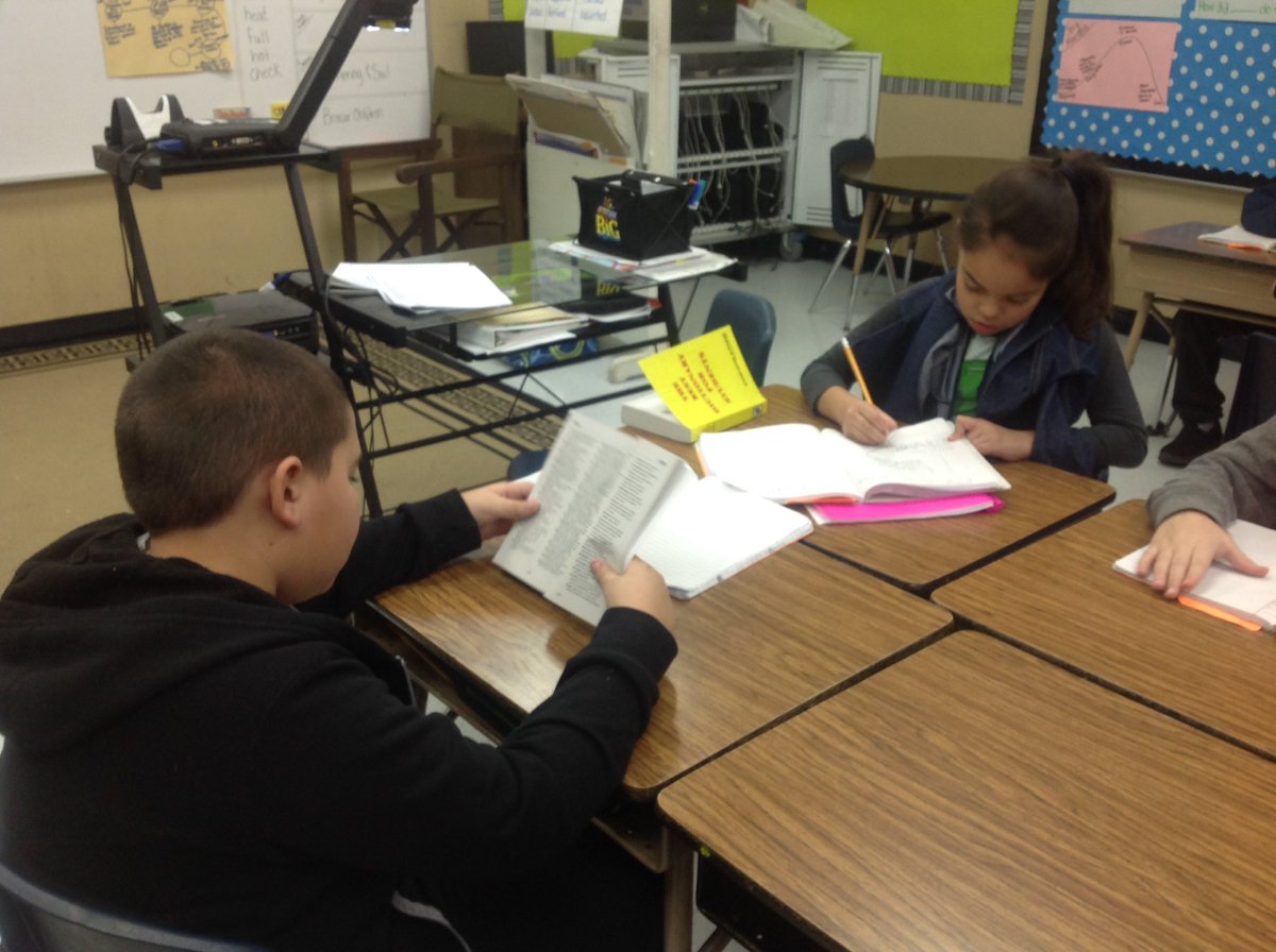 monicals1981's tweet photo. Thank you to The Grange for the dictionaries, we are excited to use them during our writing! #hawksriseec https://t.co/rL3Muob6zo