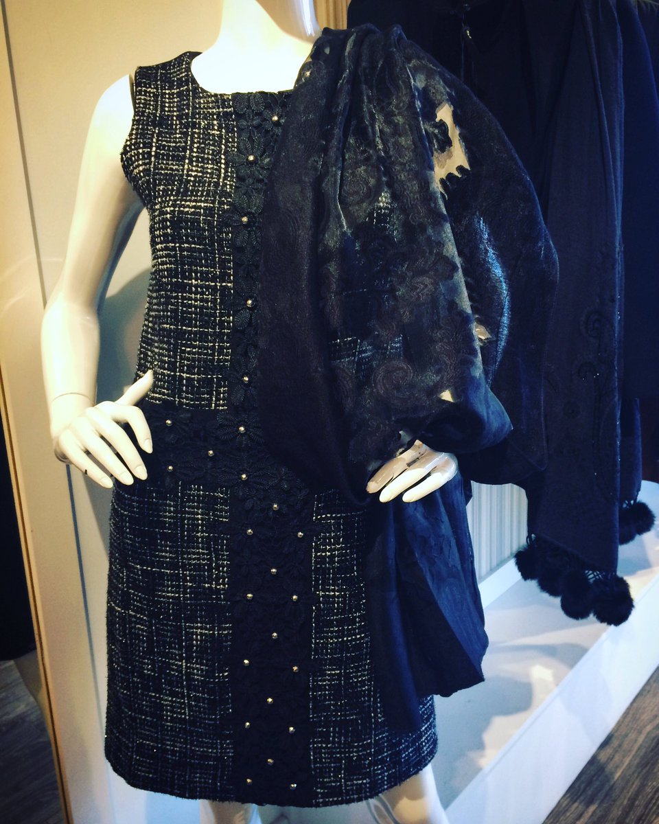 It's all in the details 😘👌🏼 #style #fashion #glamour #trends #ottawa #OOTD  #lace #detailing