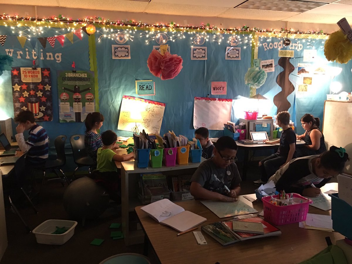 KimMiller_Learn's tweet photo. Ms Loftin's Ss @oseDCSD work on division. Differentiated workshop. #dcsgrowsthinkers https://t.co/5vUqFYkZKY