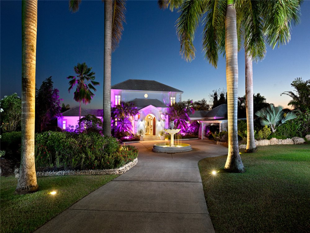 KFInternational's tweet photo. Luxury 4-bed villa for sale within the renowned members only, Royal #Westmoreland estate in #Barbados with sea views https://t.co/zgCPDaqeef https://t.co/RQpJtR0Ua5