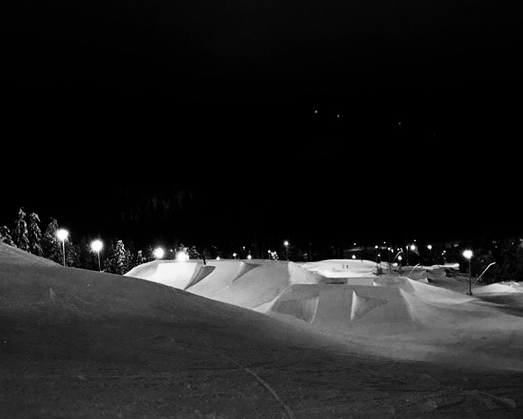 Ruka_ski's tweet photo. PARK SESSION WITH SNOWBOARD TEAM FINLAND &amp; BURTON SNOWBOARDS @ 15:30 Rosa Park, next to J-lift. #ParkRat https://t.co/Wx80M7LSGg