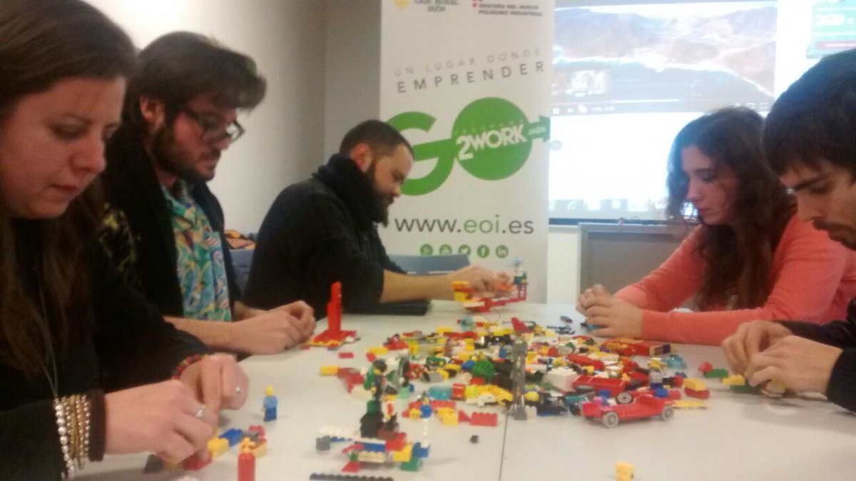 jqncarrascosa's tweet photo. Dándole forma a la metodología #LeanStartup en el coworking de la @eoi en Jaén.
#AllYouNeedisPlay @clubeoi
#startup #innovacion #Jaén https://t.co/ZrK3LPD7je