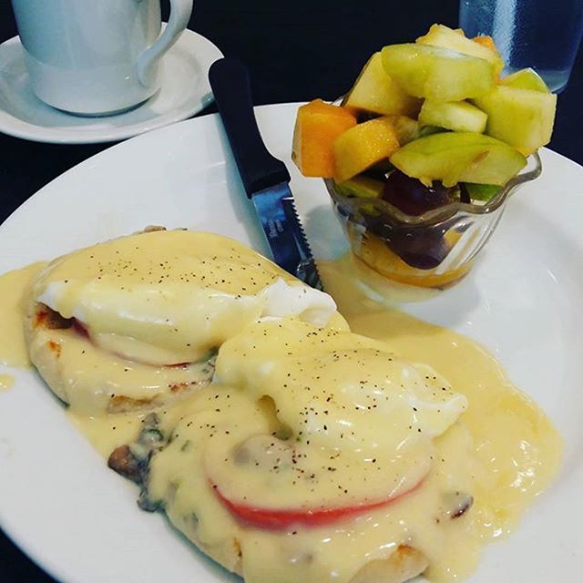 Eggs Benedict 👌🏼 📷: @sunnysidebedford