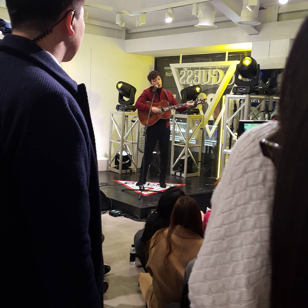 FloraJunk's tweet photo. มีความ dandy มีความ preppy #RoyKim #GUESSEvent
Credit : https://t.co/WTtLKRCjnu https://t.co/nUNUBv2oPt https://t.co/kNpTNkPYRG