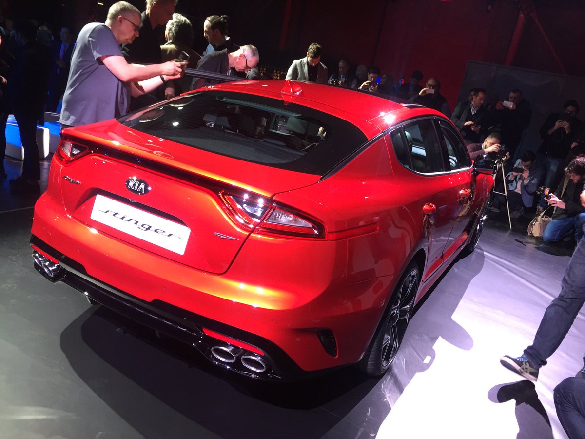 DaCorti's tweet photo. Di tanto in tanto il mondo dell'auto svela novità decisamente interessanti. La #KiaStinger è una di queste! https://t.co/ALSMFu6Yj6