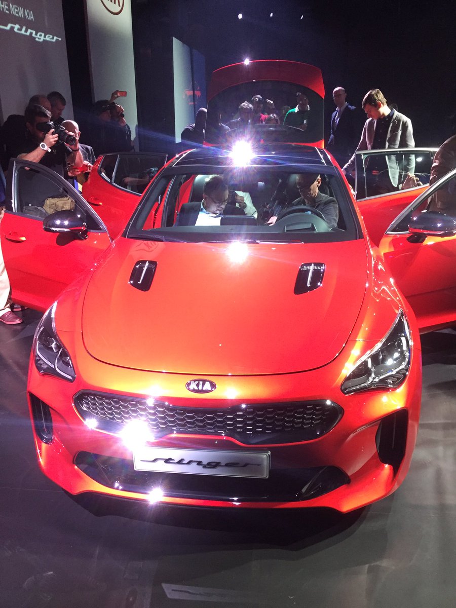 DaCorti's tweet photo. Di tanto in tanto il mondo dell'auto svela novità decisamente interessanti. La #KiaStinger è una di queste! https://t.co/ALSMFu6Yj6