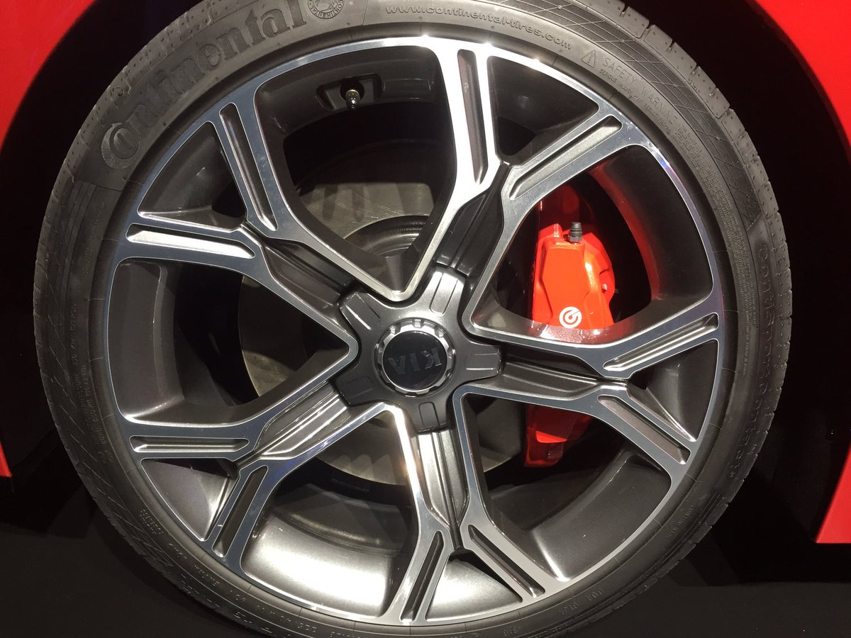 DaCorti's tweet photo. Di tanto in tanto il mondo dell'auto svela novità decisamente interessanti. La #KiaStinger è una di queste! https://t.co/ALSMFu6Yj6