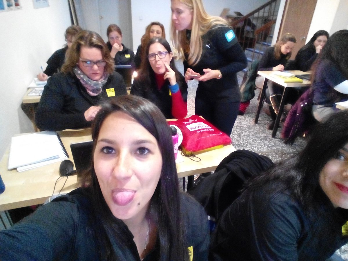 MchMorena's tweet photo. @autoescuelagala #formaciondediez https://t.co/hMBoddP7aO