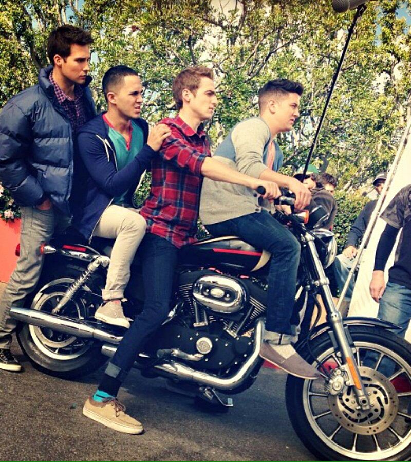 walleskape's tweet photo. PROUD TO BE RUSHER ❤️ I LOVE YOU GUYS @bigtimerush
#Rushersday https://t.co/OlgmP77YB5