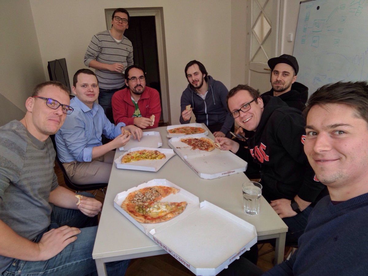 EASYCOREAPPS's tweet photo. Find a fake programmer #EASYCORE https://t.co/uJmNkLee3T