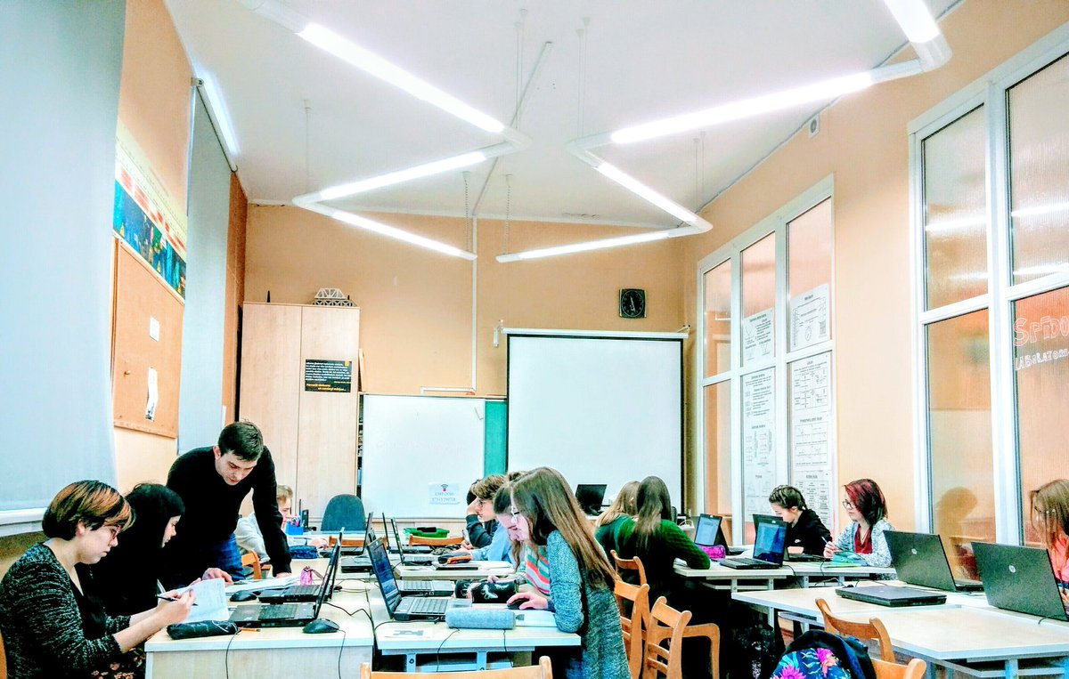 EdijsFreimanis's tweet photo. Šodien vēroju kolēģa stundas. Redzu, ka skolēni cītīgi mācās un arī pats no vērotā mācos 🙂 #macitiesprieks #iespejamamisija https://t.co/JgDZUkZhpw