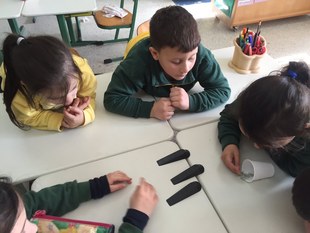 "أُشاهد،أُفكّر،أَتساءل " الاستراتيجيّة التي استخدمها متعلّمو الأول لاكتشاف الآلات البسيطة <a href="/Hhhsinfo/">Houssam Hariri HS</a>