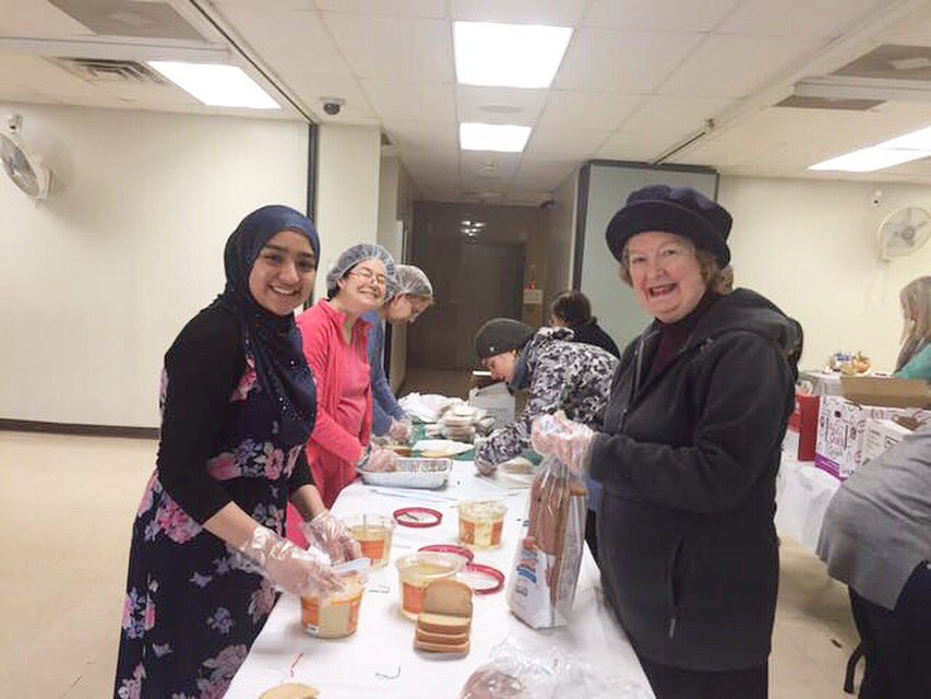 MCMC_NJ's tweet photo. This past weekend, MCMC hosted Sisterhood of Salam-Shalom event for the Hunger Van! #diversityisbeautiful #hungervan #volunteer #sisterhood https://t.co/qYUuIDLqlb