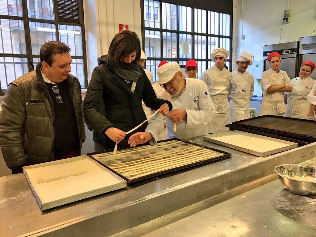 c_appendino's tweet photo. Grazie a @PdeiMestieri per avermi accolta questa mattina. È sempre bello vedere il lavoro di chi scommette sul futuro dei giovani
#Torino https://t.co/BmQ1VPiEuw