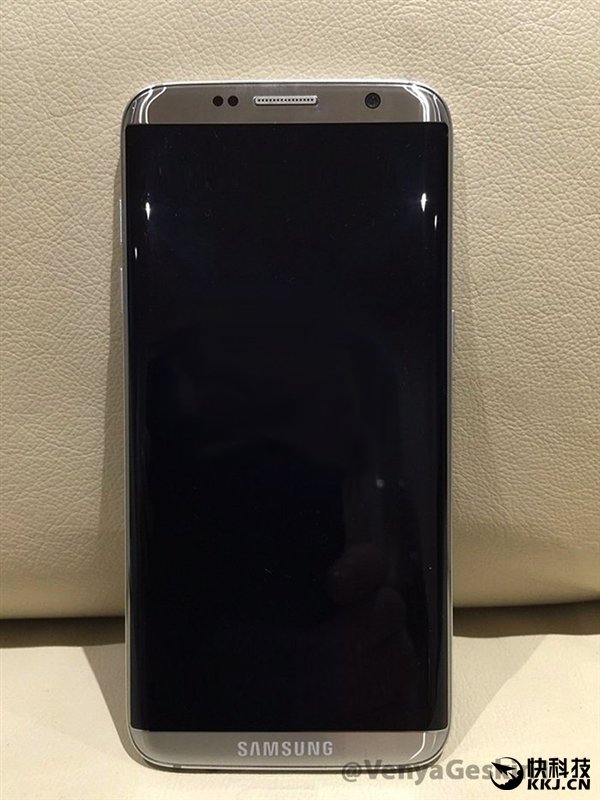 restermobile's tweet photo. Le prochain flagship de Samsung se montre en photo #galaxyS8 https://t.co/An71lXcYdF https://t.co/Hmm61Kj3NE
