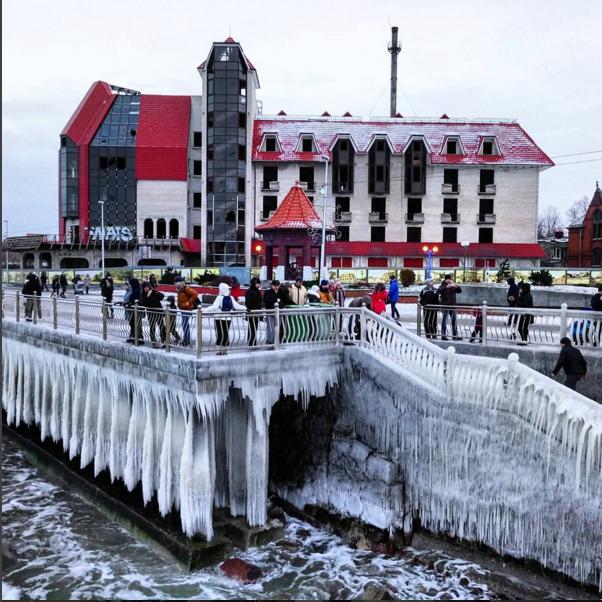 RadissonKgd's tweet photo. Чтобы увидеть воочию замерзшее #Балтийскоеморе, воспользуйтесь услугами Северного вокзала https://t.co/djIusEVCAy https://t.co/F3b65FEMmH