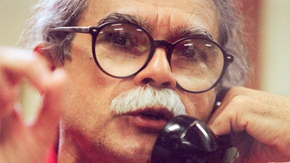 REMEZCLA's tweet photo. Under Pressure from Activists, President Obama Commutes Sentence for Oscar López Rivera https://t.co/ki2vlqA0qQ https://t.co/QwKkZBRc0h