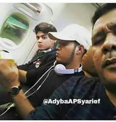 weLoveAPRIL_AP's tweet photo. Semangat sukses @alysyarief fokus paling pojok sama dibelakang ama abang pacar tatap nya mata yg pke bju hitam jaket https://t.co/NCBc73azgy