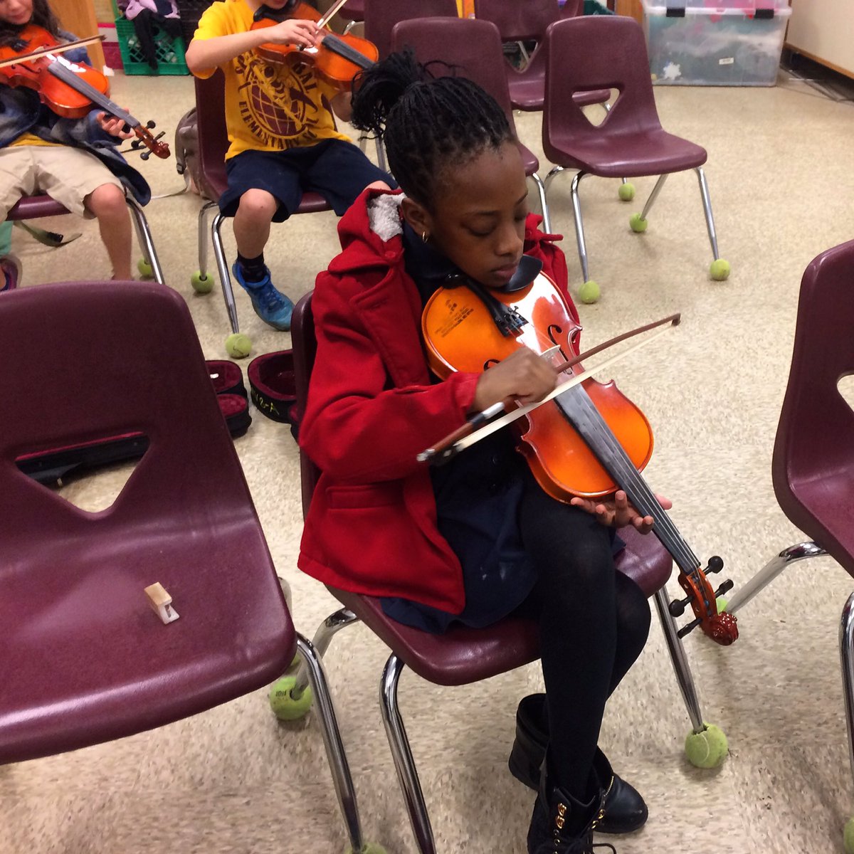 SpeasGlobal's tweet photo. #Violin lessons before school #HookedOnStrings #MusicEd #MusicEdication #ArtsEd #EdChat #MusicTeachers #artseducation @MrBowenMusic https://t.co/x5ZjNSc102