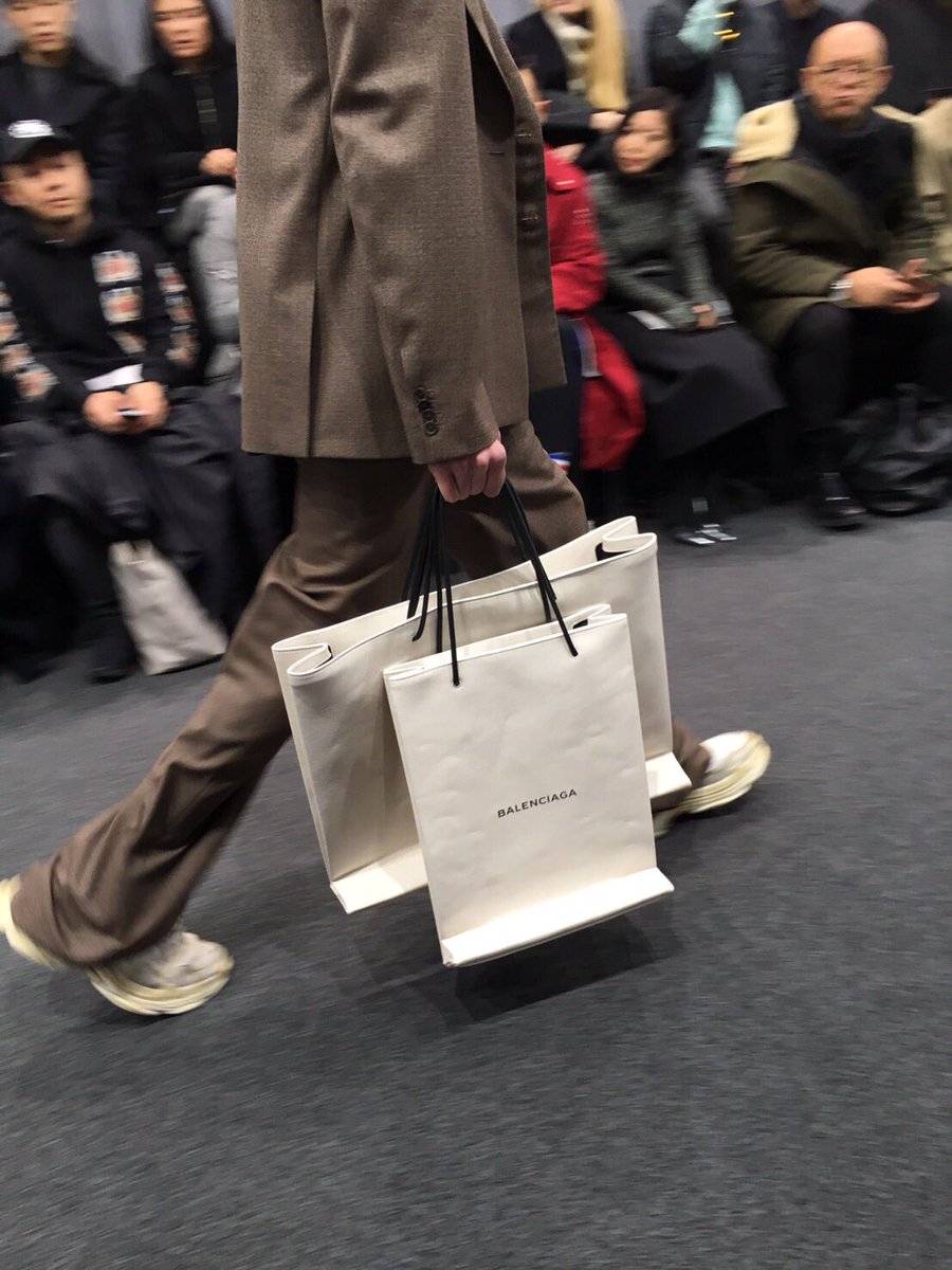 WWDJAPAN в X: „【コレクション取材】「バレンシアガ」メンズのショー 