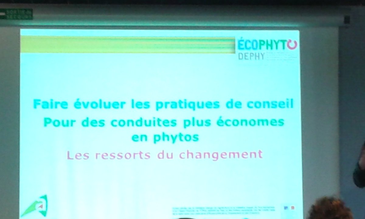 FNEpaysloire's tweet photo. Conférence au #SIVAL2017 sur #Ecophyto pour faire évoluer les pratiques de conseils et de conduites + économes é #photo https://t.co/ApfMwKhiys