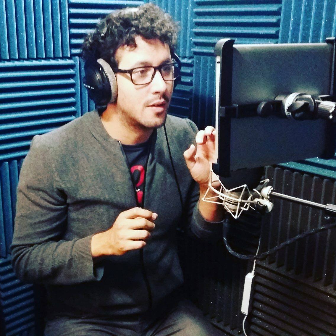 playhardigan's tweet photo. 😱  Regardez qui est dans le studio d'enregistrement ! On vous prépare de belles choses avec @Slim_Berhoun ! 😊  #Teasing #LivreAudio https://t.co/mtPjmK0XcR
