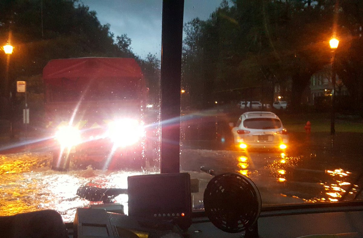 attagrrl87's tweet photo. @KHOU At the corner of University and Belmont. As the first responders drove, we fllwed their wake through. Ty!!! #justtryingtogettowork https://t.co/yPijb623mF