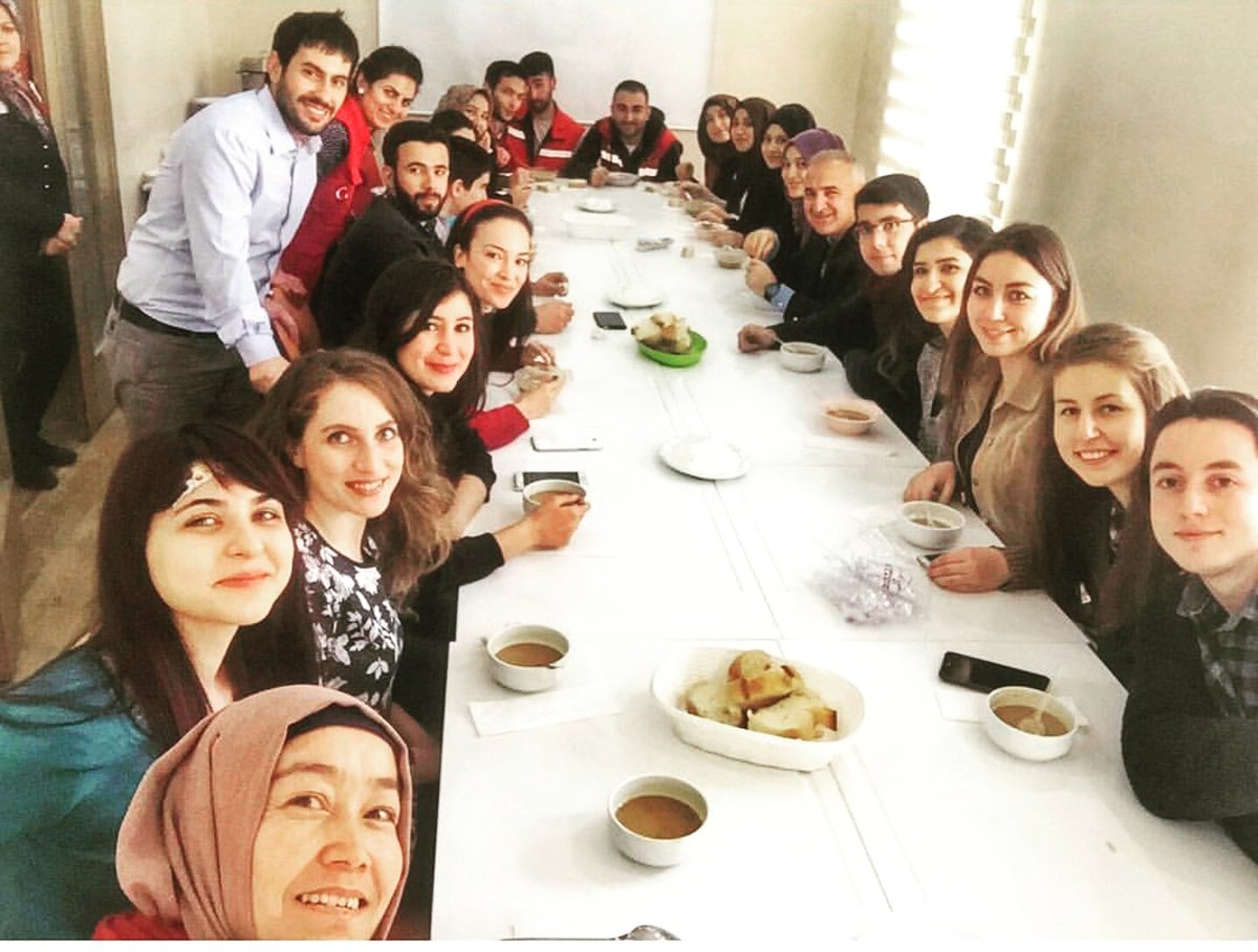 GSB_YmahalleGM's tweet photo. Damla Gönüllüleri ile gerçekleştirdiğimiz proje sonrası Bakan Müşvirimiz Sn. Metin AYVAZOĞLU ve gönüllülerimizle merkezimizde birlikteyiz https://t.co/LC3aCId4OW