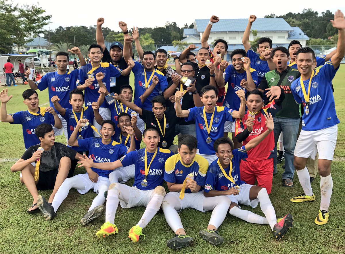 amrlarif's tweet photo. Campeones! 💯⚽️🏆
#KKCrew #LigaKuantan https://t.co/OuO3rgMTu9