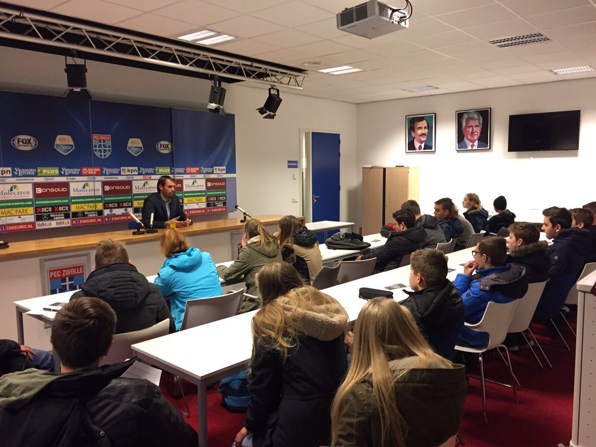 koenteriele's tweet photo. Altijd leuk! Twee groepen van 30 leerlingen @veluwscollege bijgepraat over communicatie en mediazaken bij #PECZwolle. https://t.co/hwgGenFWiJ