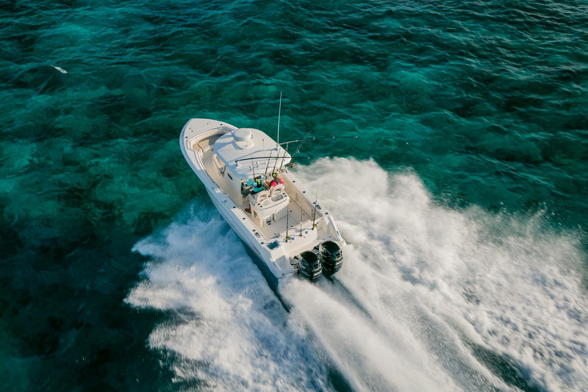 Boston_Whaler's tweet photo. The #280Outrage offers loads of features for whatever type of boating you enjoy. Visit our FB page to watch the video. #OutrageWeek https://t.co/FQDIzrat3D