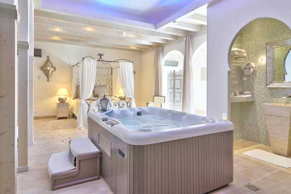 Alexsuite's tweet photo. Evadez-vous au milieu des dunes sahariennes le temps d'un week-end ou d'une nuitée seulement dans "La Suite Riad"   https://t.co/gmoRWEu2MM https://t.co/tDEz5S7CPX