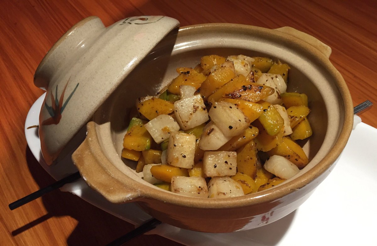VeganFoodQuest's tweet photo. Our #vegan dinner @ShangriLaMactan #TeaOfSpring #Cebu #Philippines #whatveganseat #vegantravel https://t.co/grhsMNA6O7