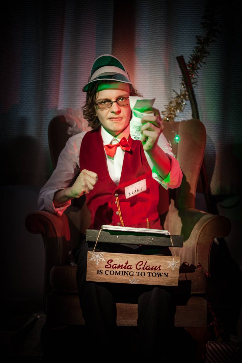 "Seven Santas" coming to Winchester this February 3rd and 4th! #treatyoself 

ow.ly/JAJd30813C1
#winchester #performance #SevenSantas