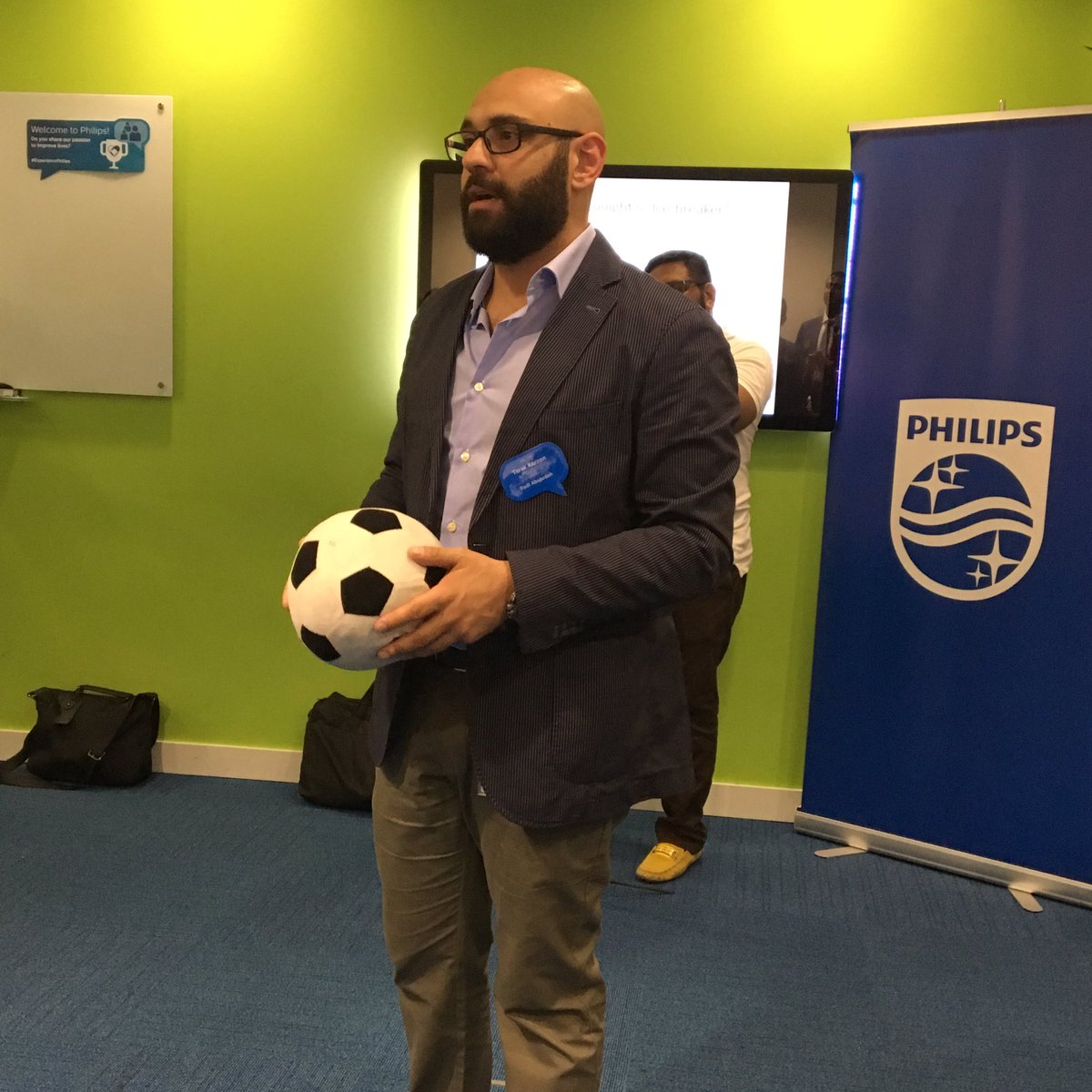 PhilipsME's tweet photo. Our visitors & team are sharing what they learned about the person they met during networking. The ball is in your court #ExperiencePhilips https://t.co/eiB765rlRj